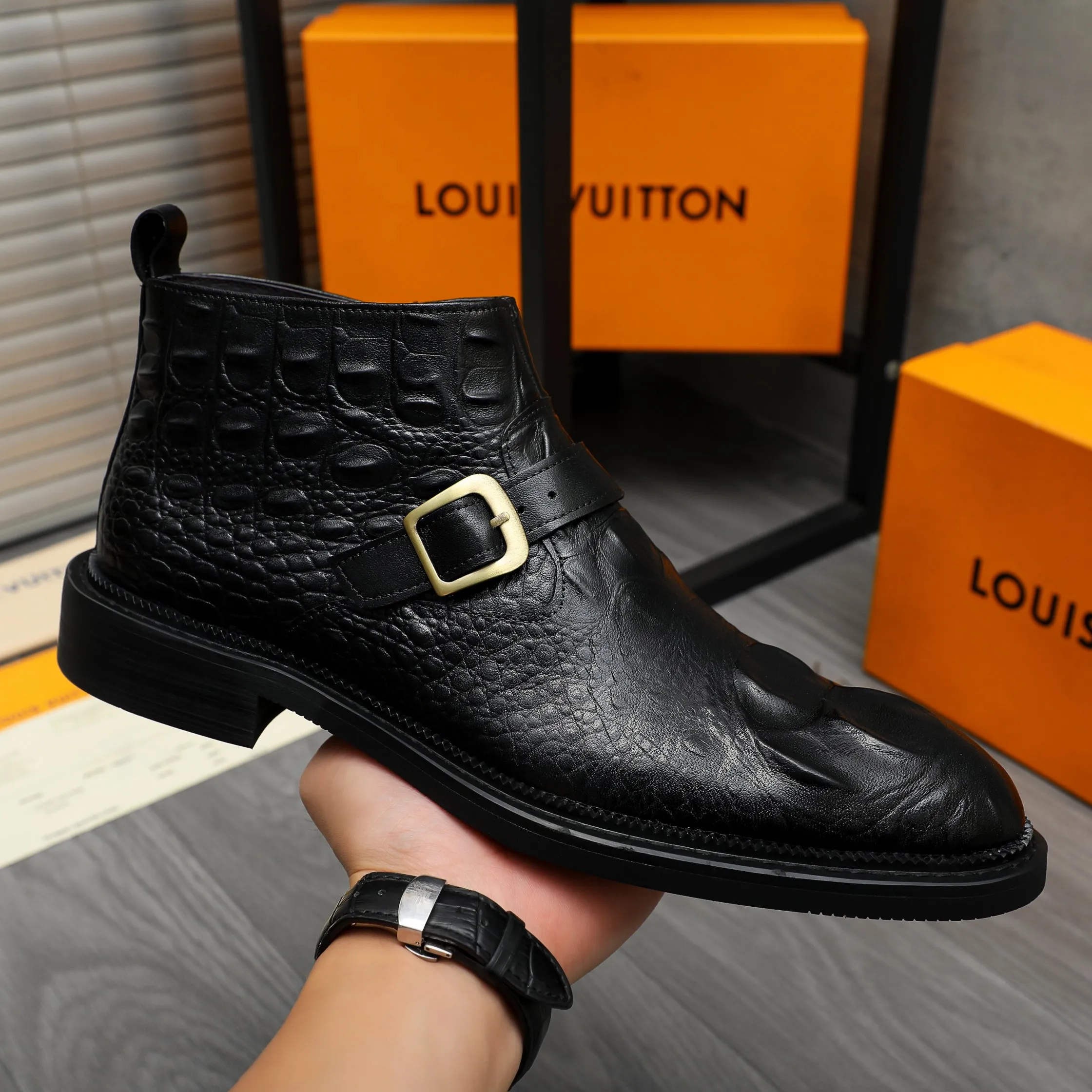 Men's shoes 💰p620 Product trademark: LV "Louis Vuitton" high-top business leather shoes Regular size: 37-46 (37.46 custom-made, non-returnable) Product materials: Selected crocodile pattern cowhide upper, pigskin lining, rubber outsole